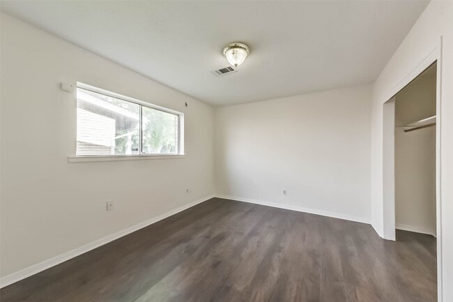 Building Photo - 1124 Helen Dr