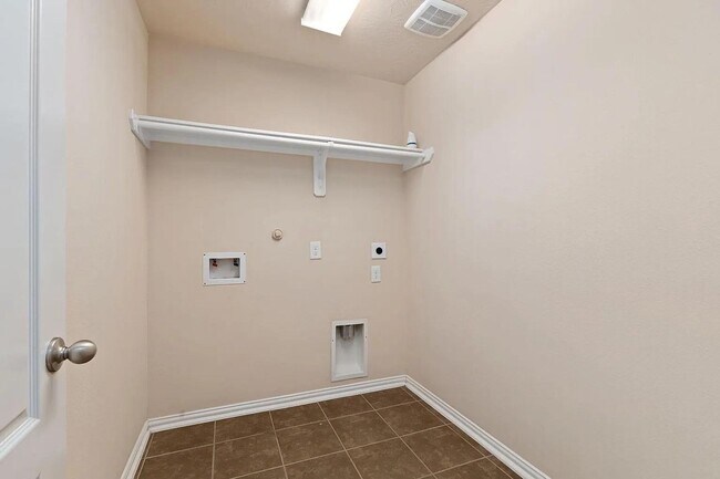 Building Photo - 16007 David Hill Ln