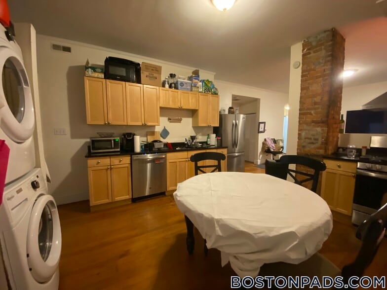 Building Photo - 18 Lawn St