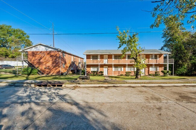Building Photo - Remodeled 2 Bedroom Apartment