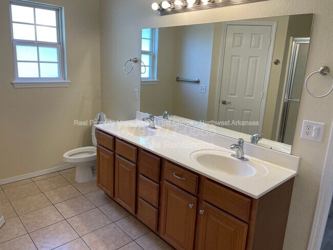 Building Photo - 511 Brookfield Dr