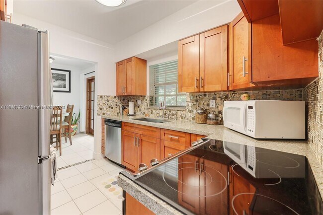 Building Photo - 7548 SW 58th Ave