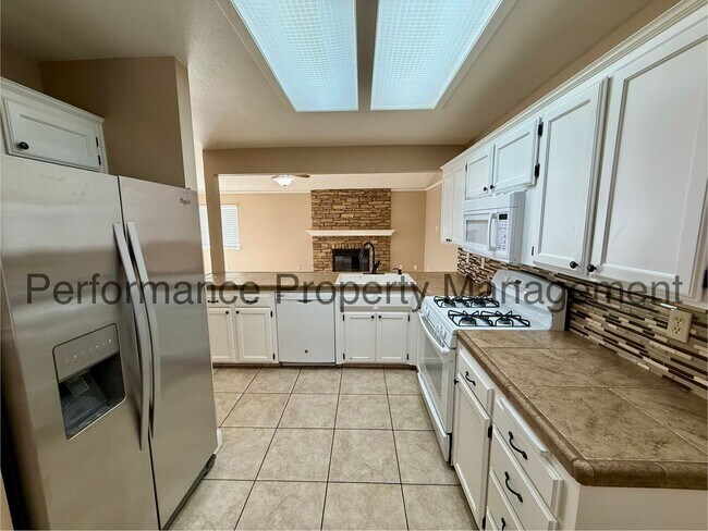 Building Photo - Beautiful 3 Bed/2 Bath Home in Fresno w/ RBP & $0 Deposit Option
