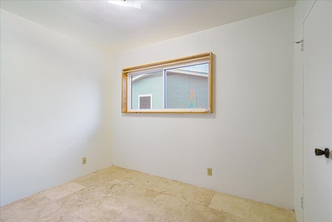 Building Photo - Amazing lot, this 2 bedroom home is updated and move in ready! A must see!