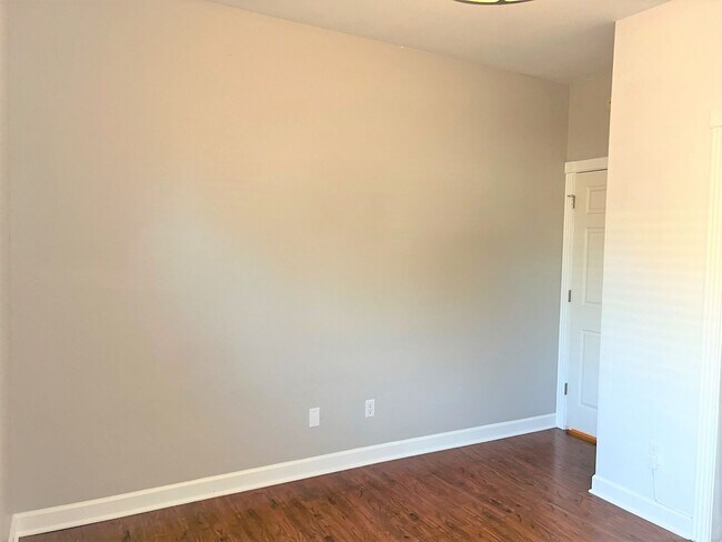 Building Photo - Renovated 3-bedroom Home in Huttoparke