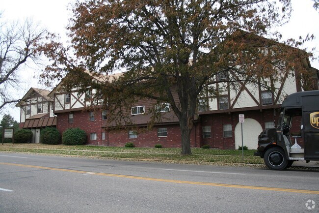 Coedhause Apartments-Exterior - Coedhause Apartments