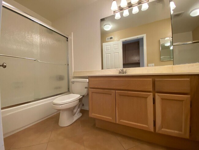 Building Photo - Santa Fe Hills 4 Bedroom Home