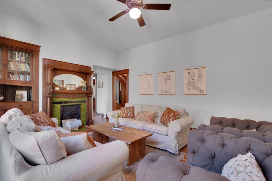 Building Photo - 1027 Eleanor St