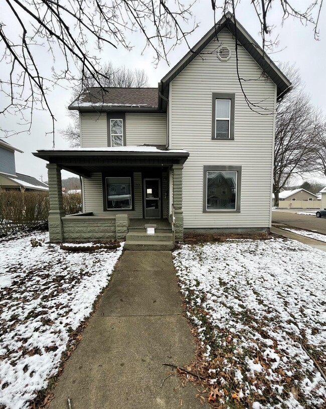 Primary Photo - 753 E High Ave