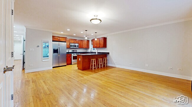 Building Photo - 1504 W Augusta Blvd