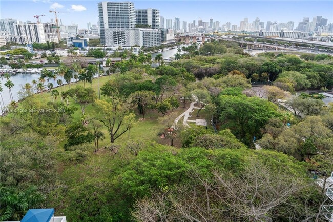 Building Photo - 1861 NW S River Dr