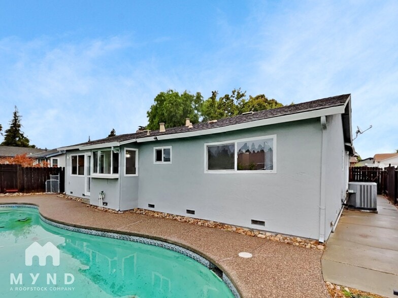 Building Photo - 2113 Merritt Pl