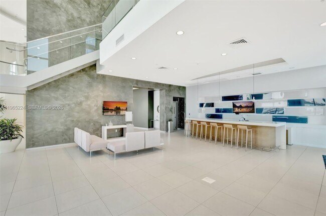 Building Photo - 1900 N Bayshore Dr