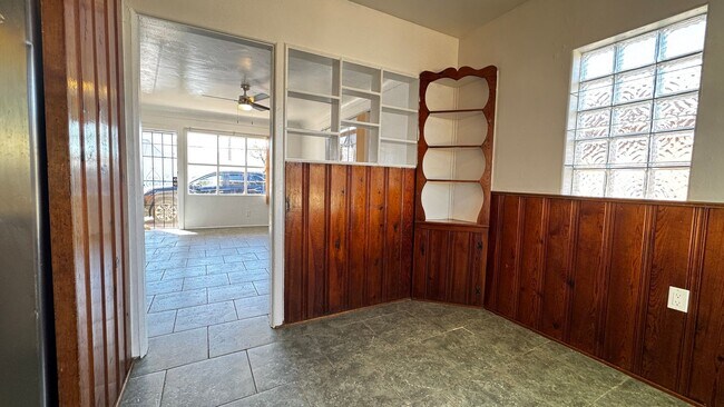 Building Photo - 4225 E Bellevue St