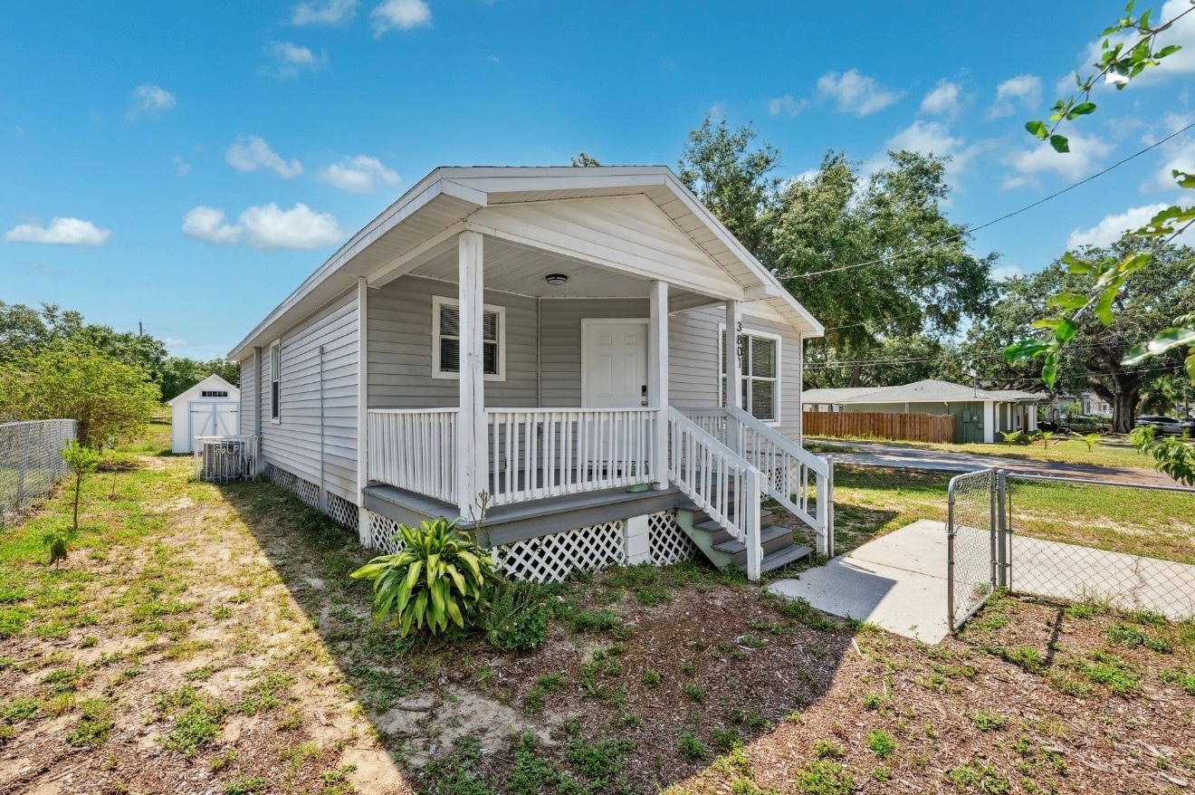 Side view - 3801 Carroway St