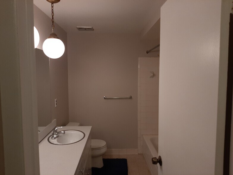 Building Photo - 38177 Jamestown Dr