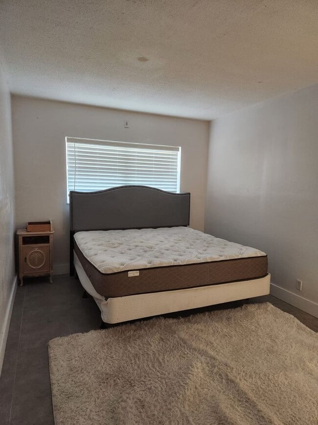 Building Photo - 467 Golden Isles Dr