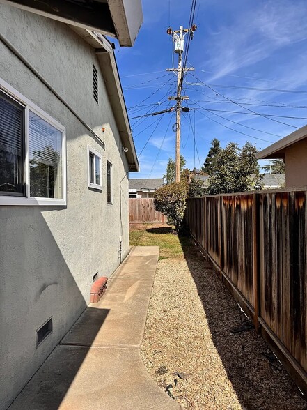 Building Photo - 40552 Verne St