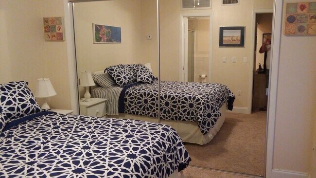 Building Photo - 165 Medallion Blvd