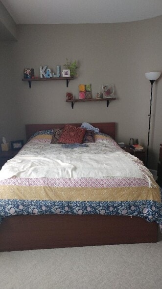 Building Photo - 680 N Green St