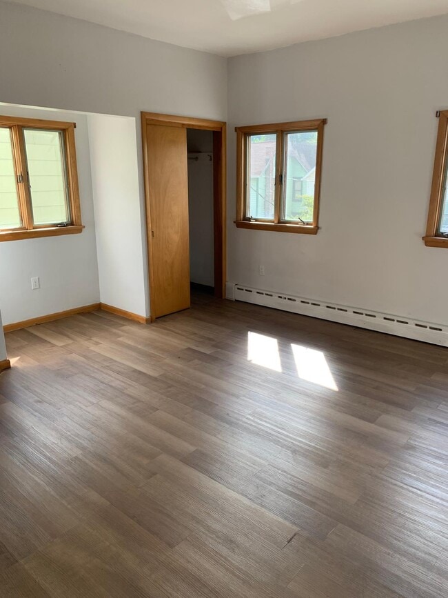 Building Photo - 746 Park Ave