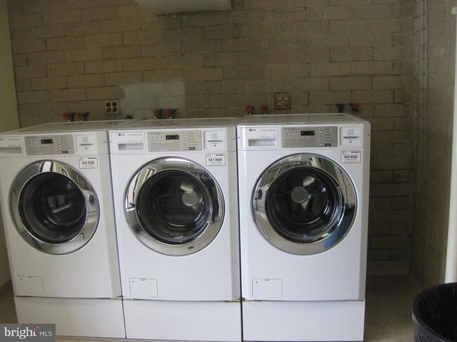 Building Photo - 3100 S Manchester St