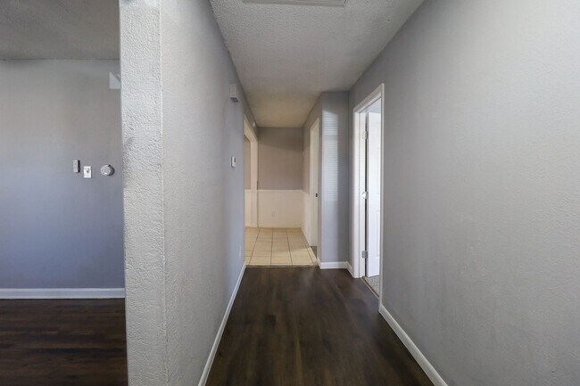 Building Photo - AVAILABLE NOW | VOUCHERS WELCOMED | 4 Bed | 2 Bath | West Tulsa