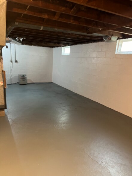 Building Photo - 2348 E 37th St