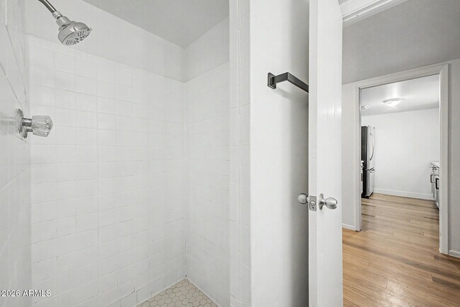 Building Photo - 317 N Elm St