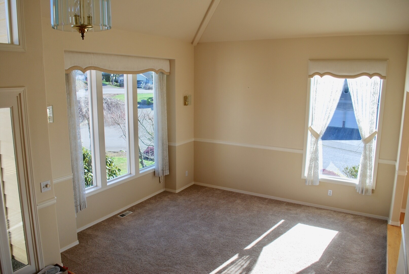 Building Photo - Beautiful views at this Marysville home