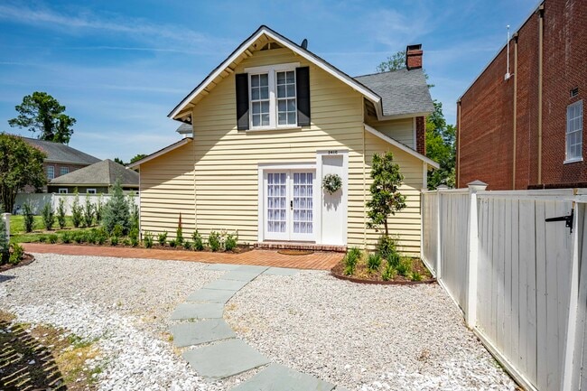 Building Photo - 241 Laurens St SW