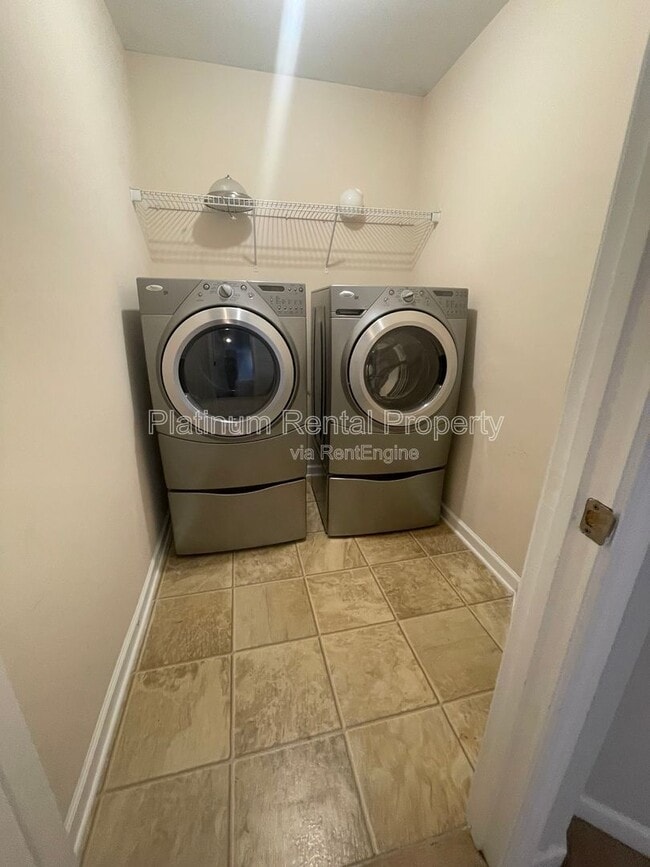 Building Photo - 5545 Weddington Dr