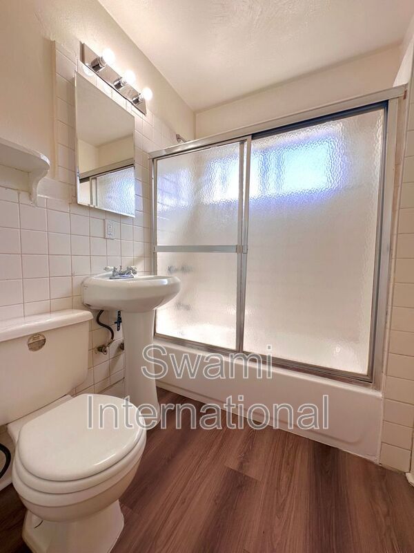 Building Photo - 1138 1/2 Blinn Ave.