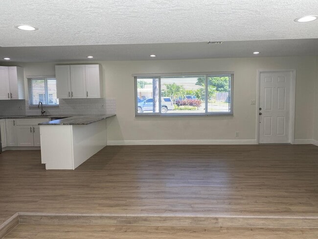 Building Photo - 2751 NE 26th Terrace