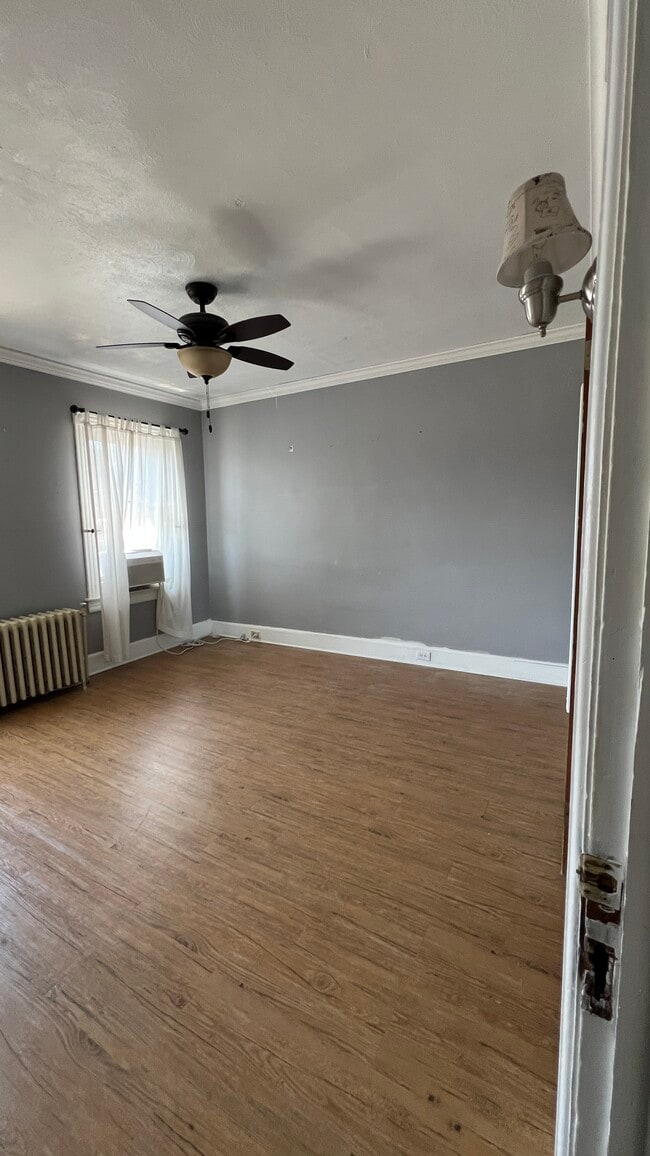 Building Photo - 213 6th St
