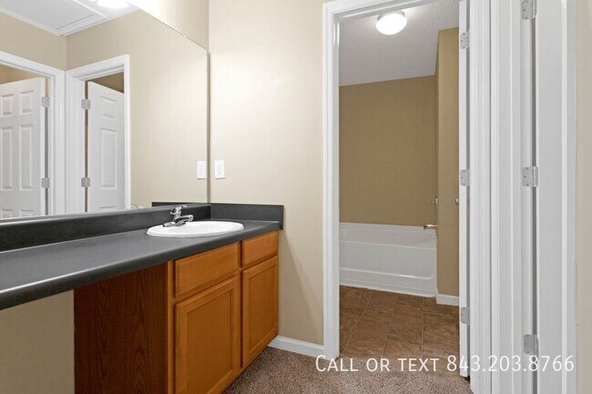 Building Photo - 7885 Park Gate Dr