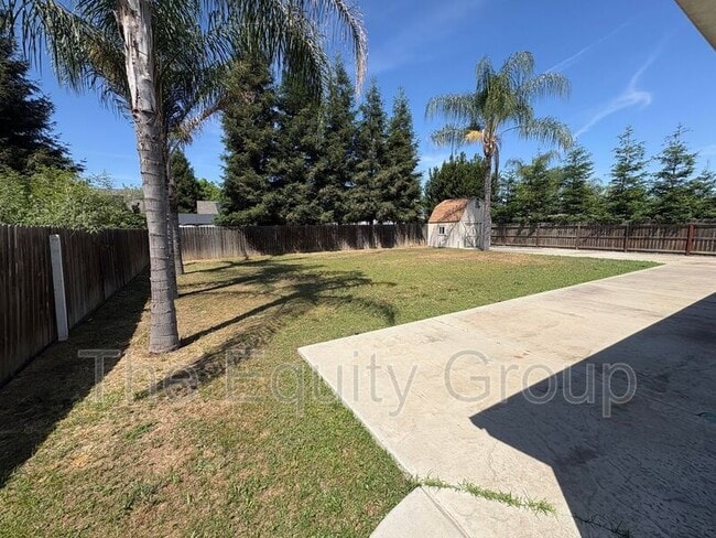 Building Photo - 3316 W Wren Ave