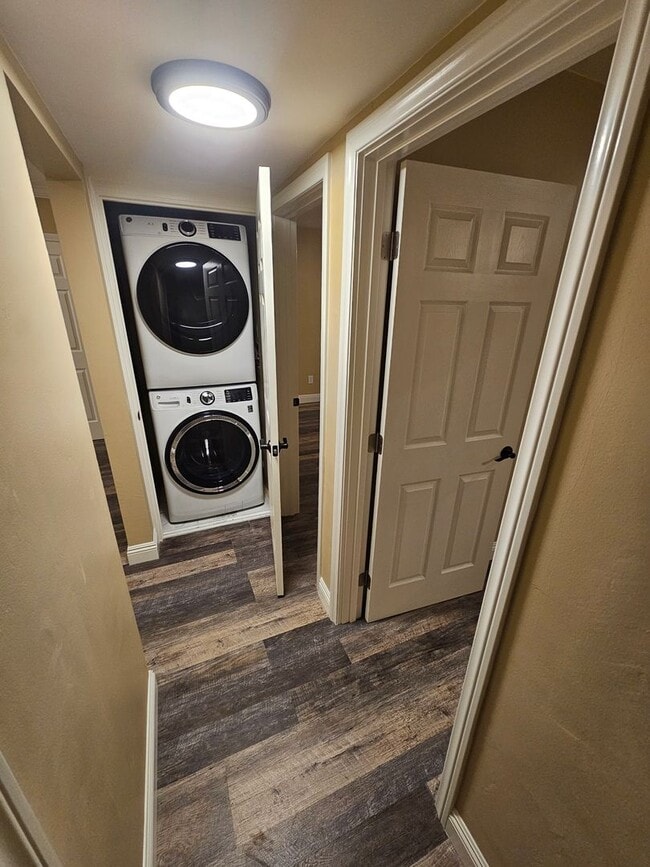 Building Photo - Encinitas Renovated Two Bedroom Apartment