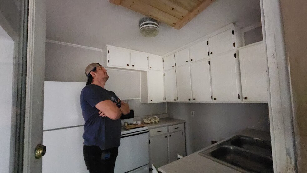 Building Photo - 238 Lake Ella Dr