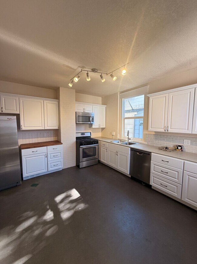 Building Photo - 223 N Alabama St