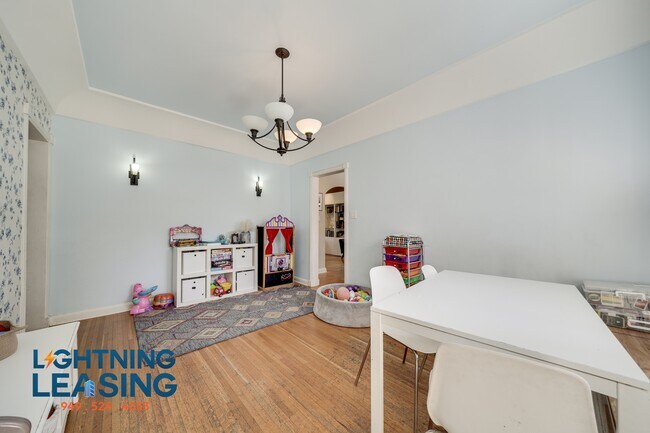Building Photo - 815 S Highland-1B