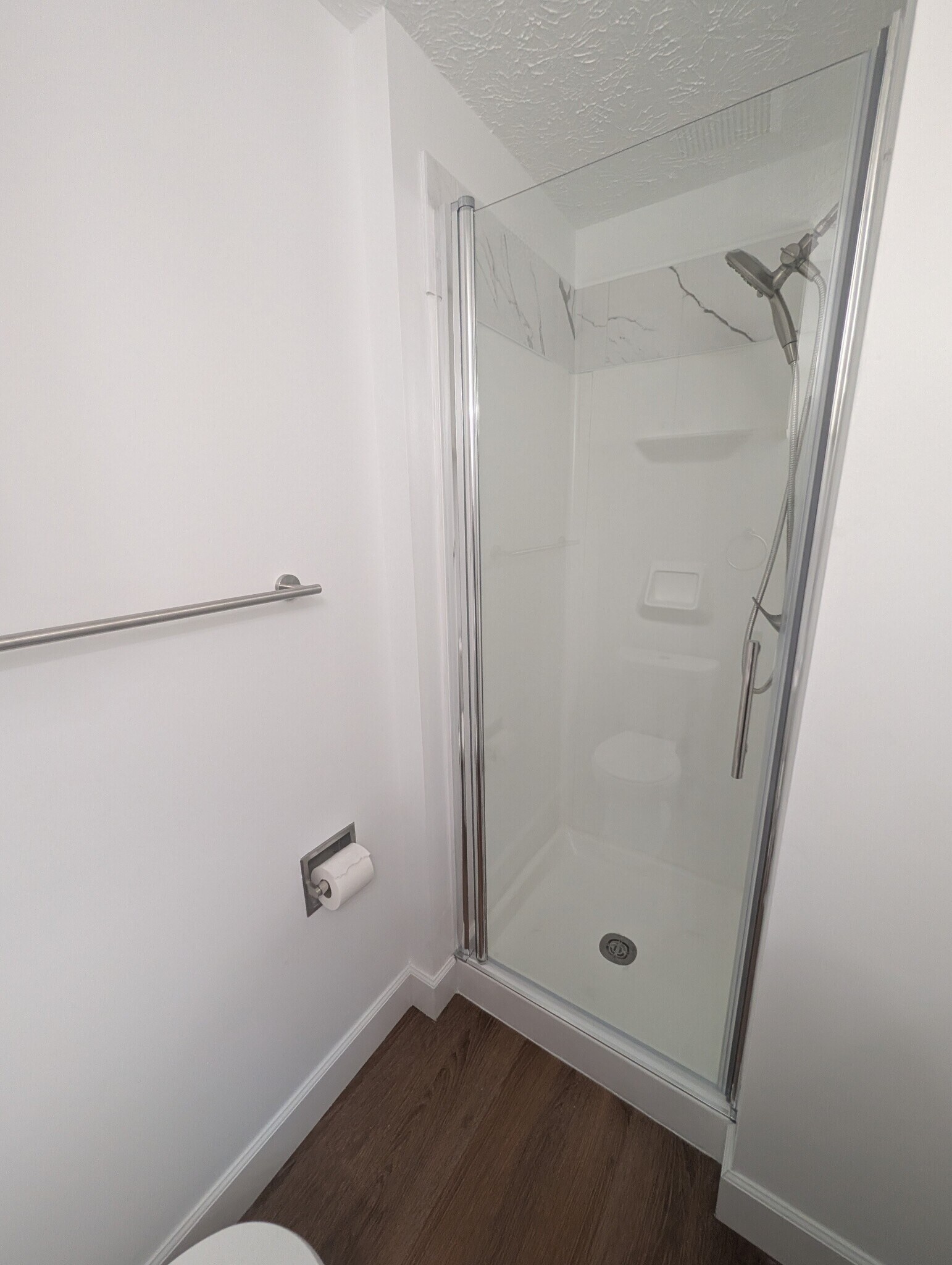 Master Bathroom - 19609 Gunners Branch Rd