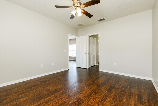 Building Photo - 536 Bromley Ct