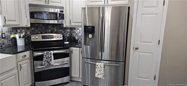 Building Photo - 305 Peachtree Ln