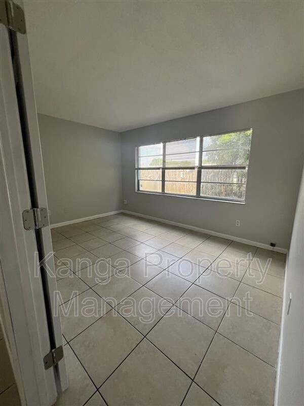 Building Photo - 3206 Louisiana Ave