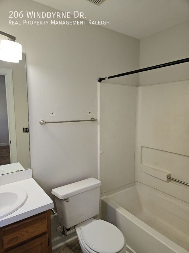 Building Photo - 206 Windbyrne Dr