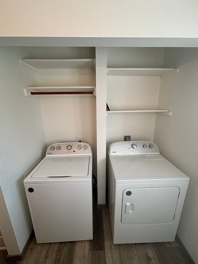 Building Photo - Remodeled Midtown Apartment (APP#244)