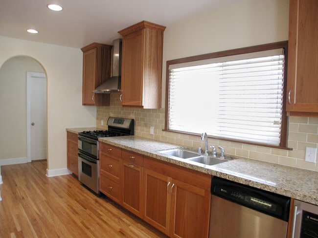 Building Photo - 203 S Stanley Dr