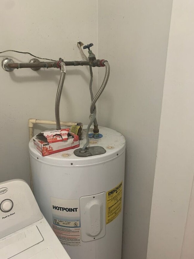 Building Photo - 1820-6 Tryon Drive