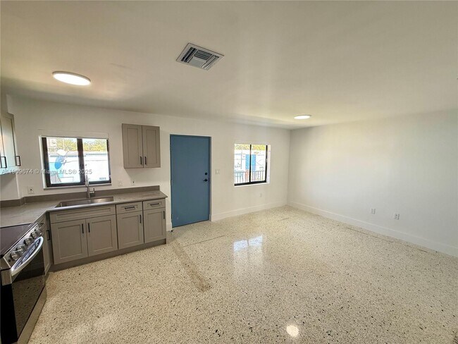 Building Photo - 180 NE 57th St